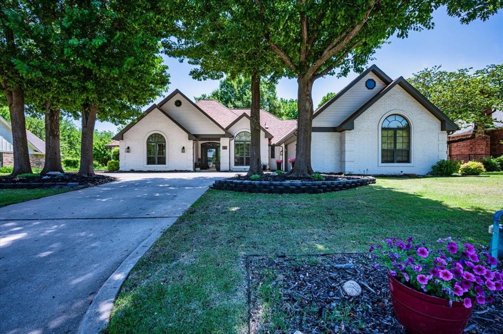 4716 Crystal Lakes Road Property Photo 1