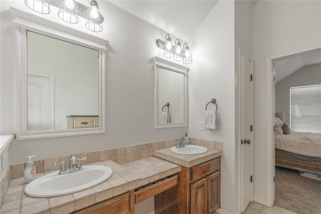 2504 Nw 180th Street Property Photo 16