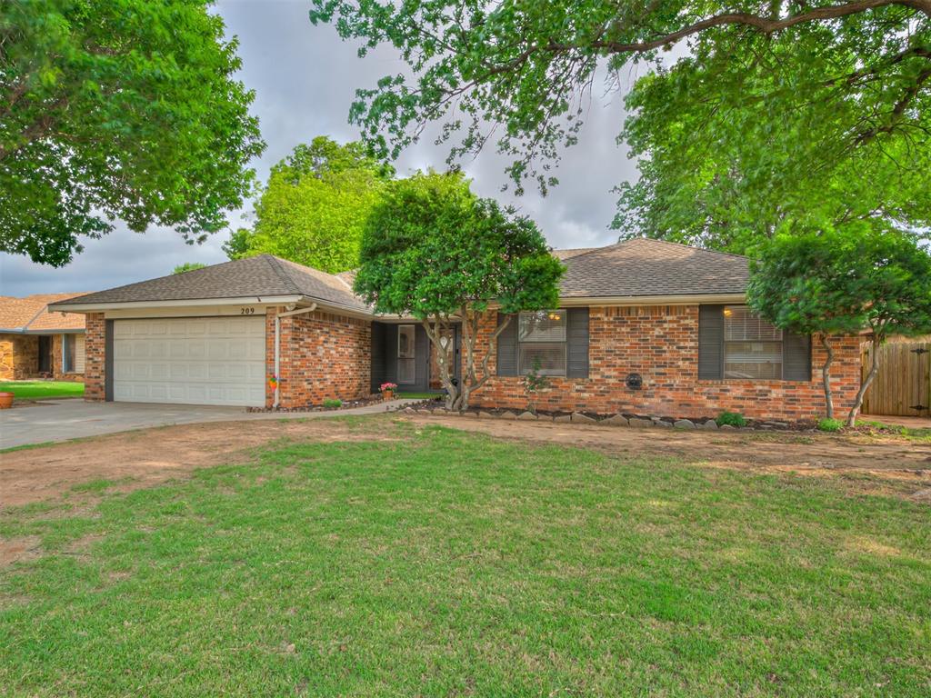 209 E Platt Drive Property Photo 1