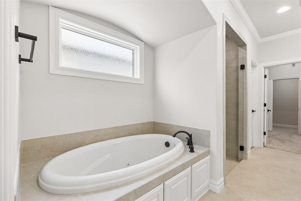 10721 Nw 154th Street Property Photo 24