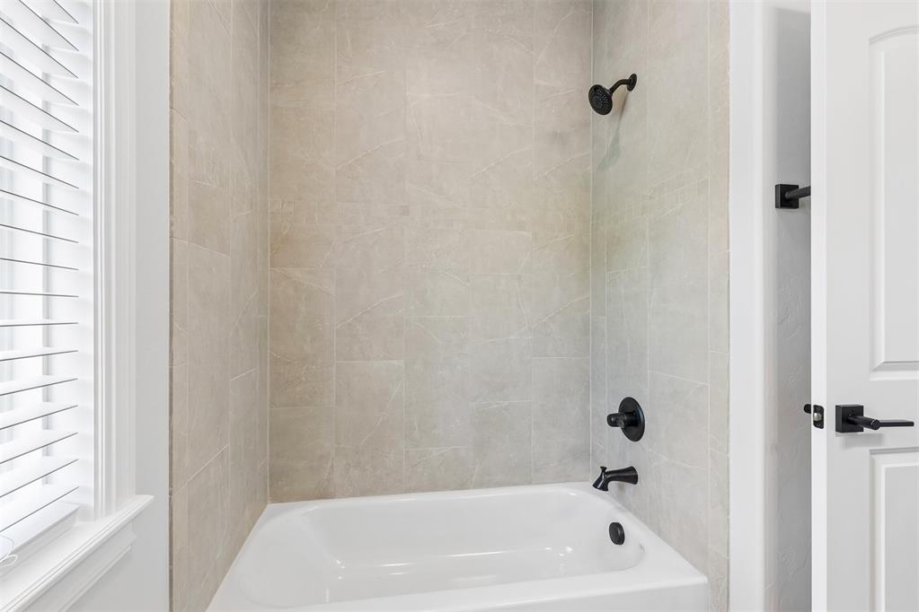 10721 Nw 154th Street Property Photo 38