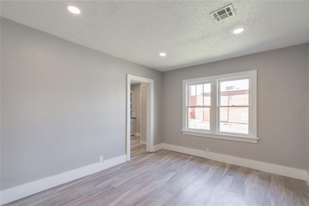 2301 N Kelham Avenue Property Photo 8