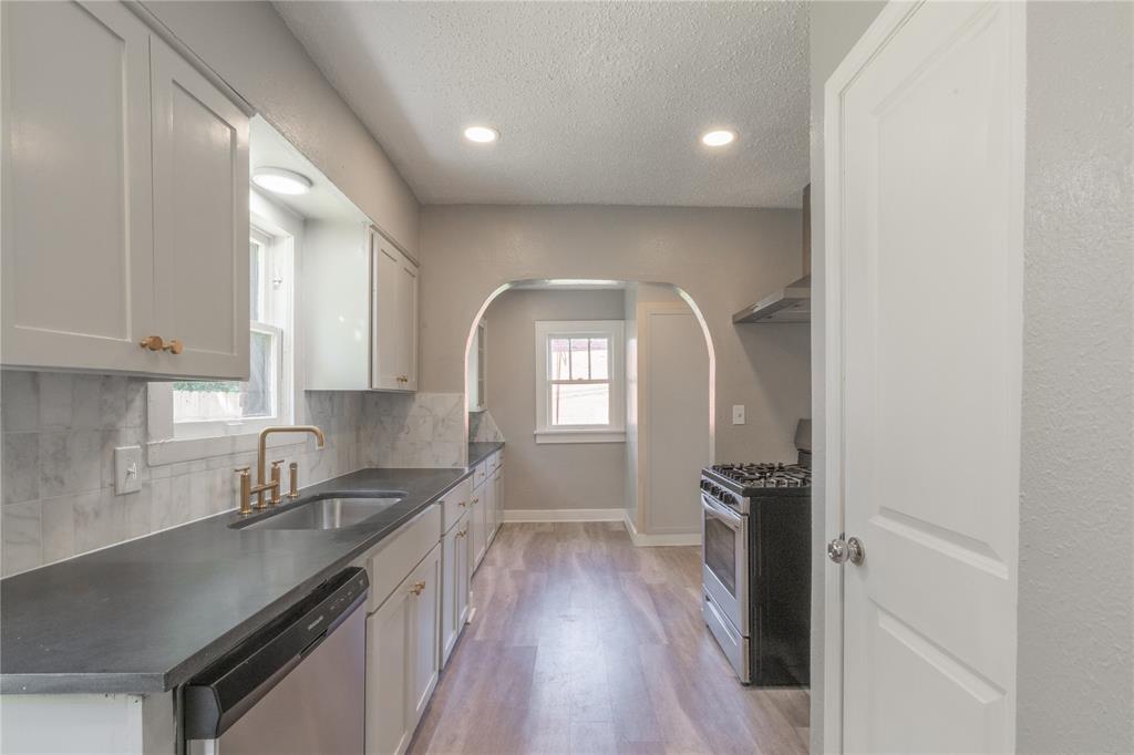 2301 N Kelham Avenue Property Photo 9
