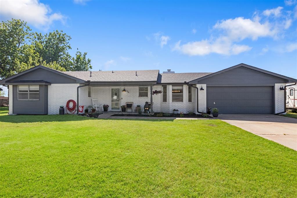 16 Clark Circle Property Photo 2