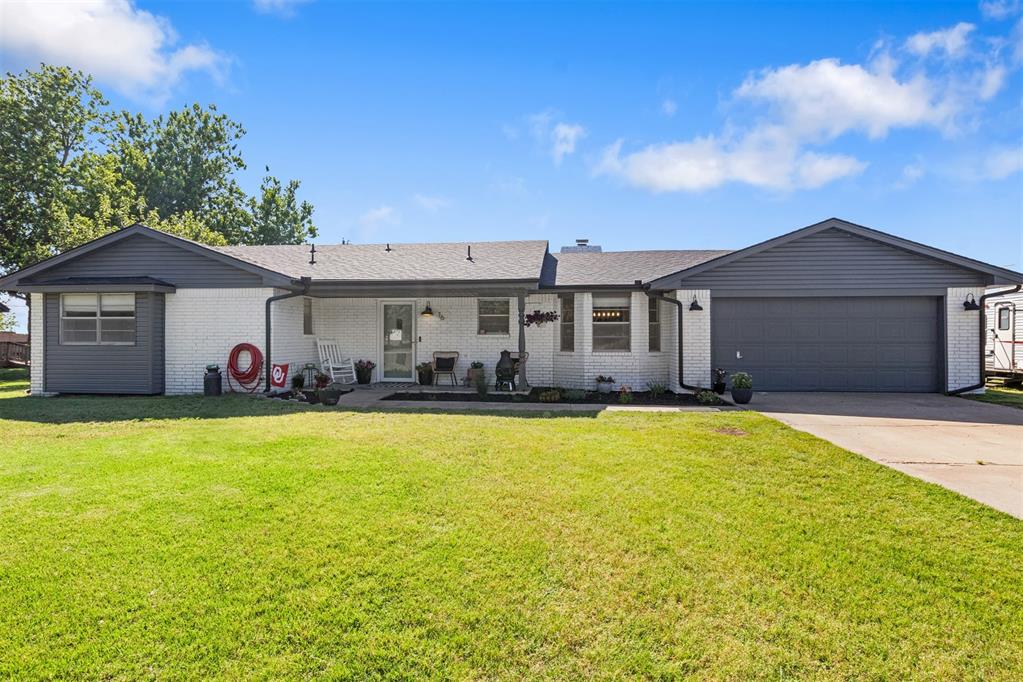 16 Clark Circle Property Photo 3
