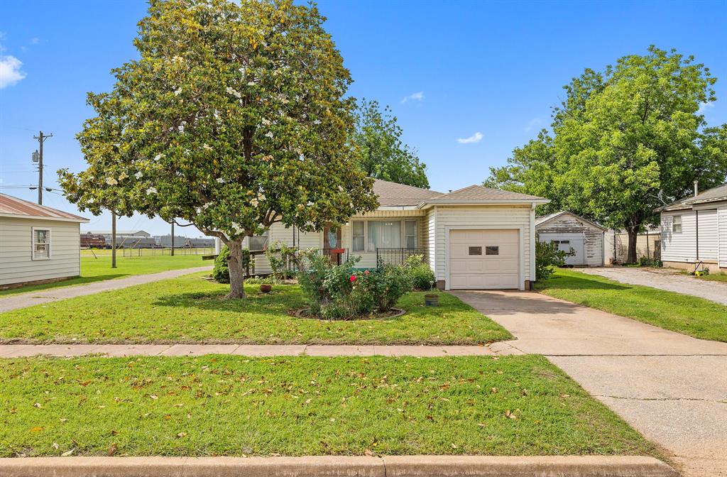 111 W Colorado Avenue Property Photo 1