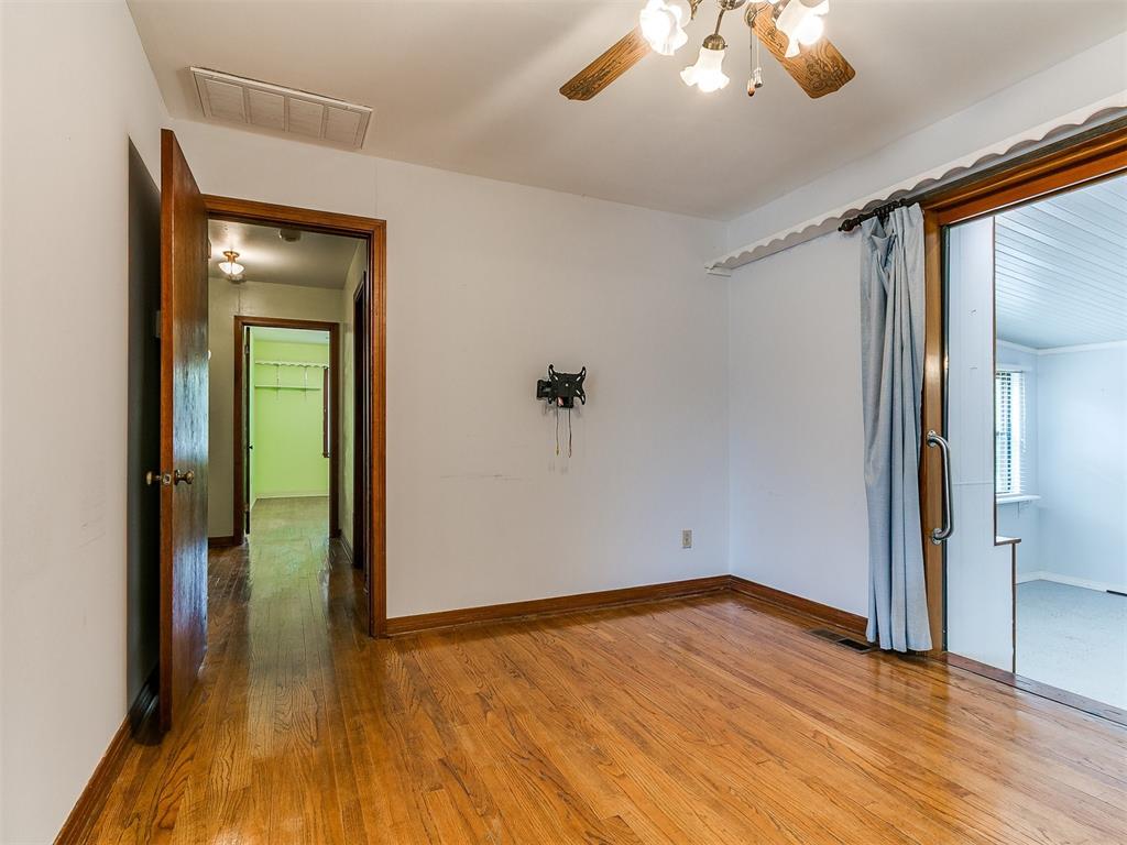 5015 S Shartel Avenue Property Photo 12