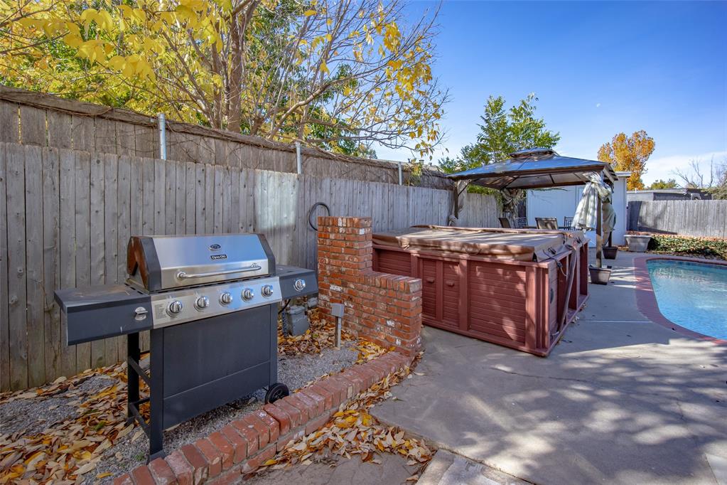 11000 Magnolia Park Property Photo 37
