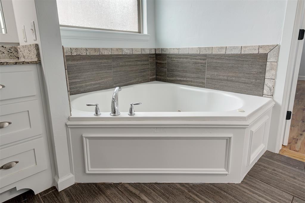 1108 Samantha Lane Property Photo 24