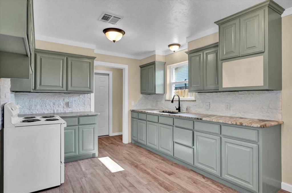 3005 Arizona Avenue Property Photo 9