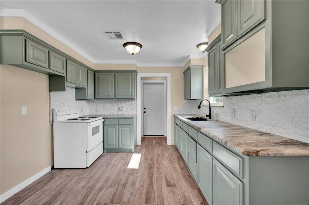 3005 Arizona Avenue Property Photo 10