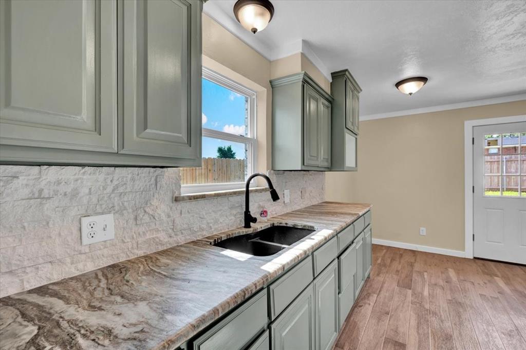 3005 Arizona Avenue Property Photo 11