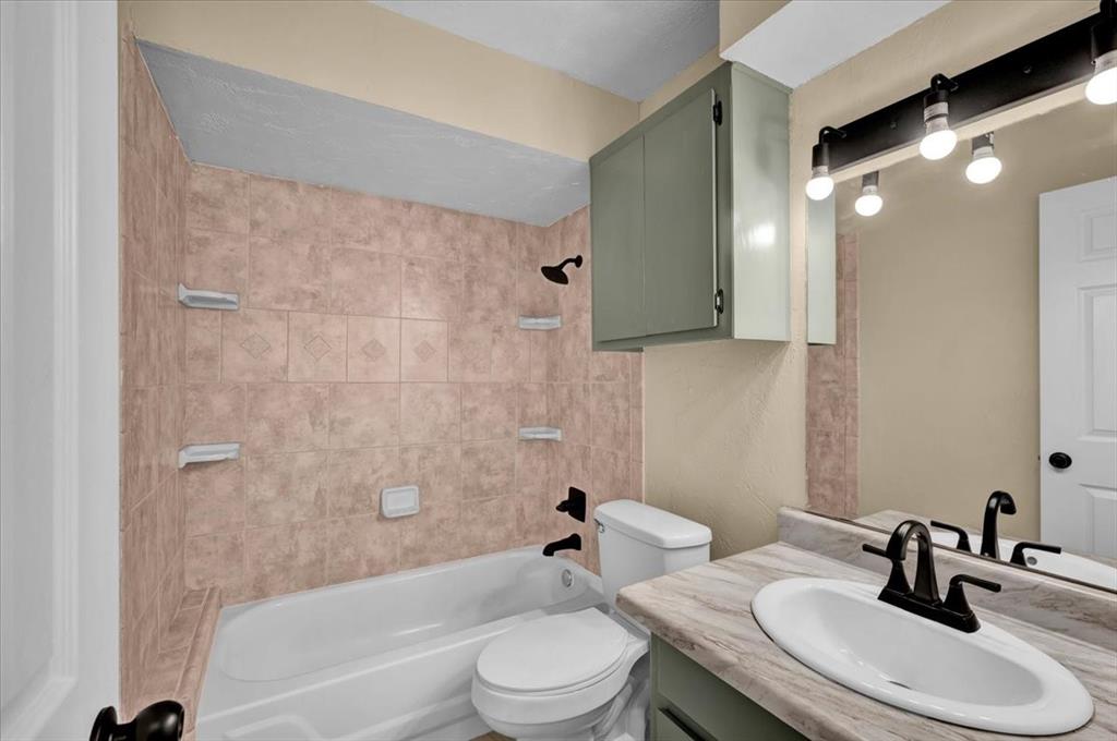 3005 Arizona Avenue Property Photo 16