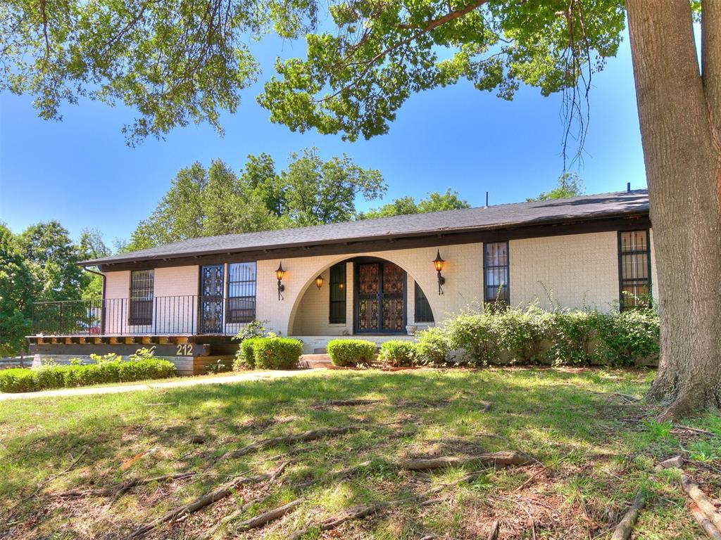 212 W Ridgewood Drive Property Photo 1