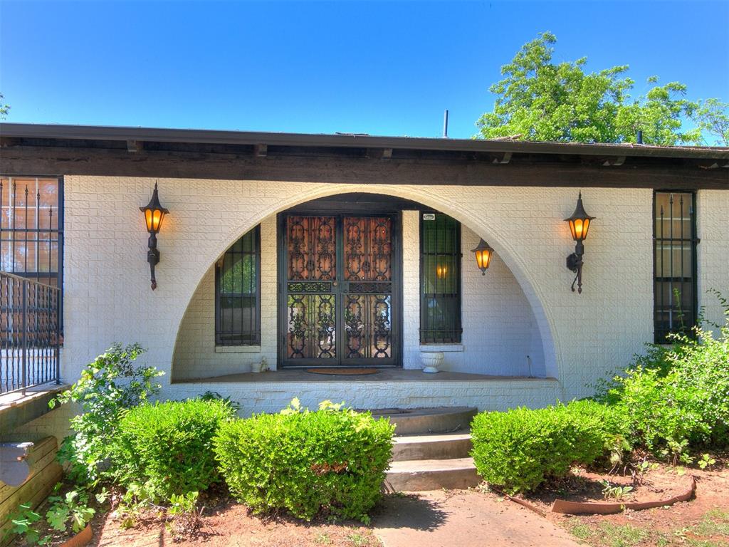 212 W Ridgewood Drive Property Photo 2