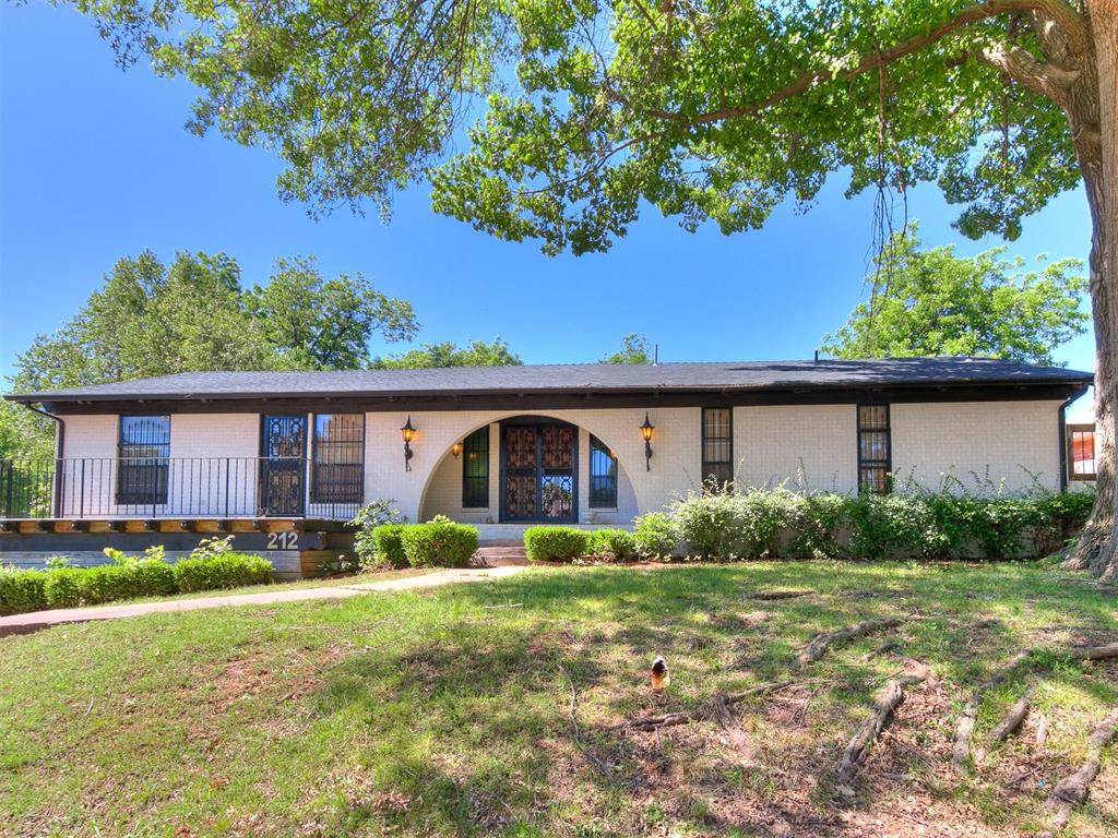 212 W Ridgewood Drive Property Photo 3