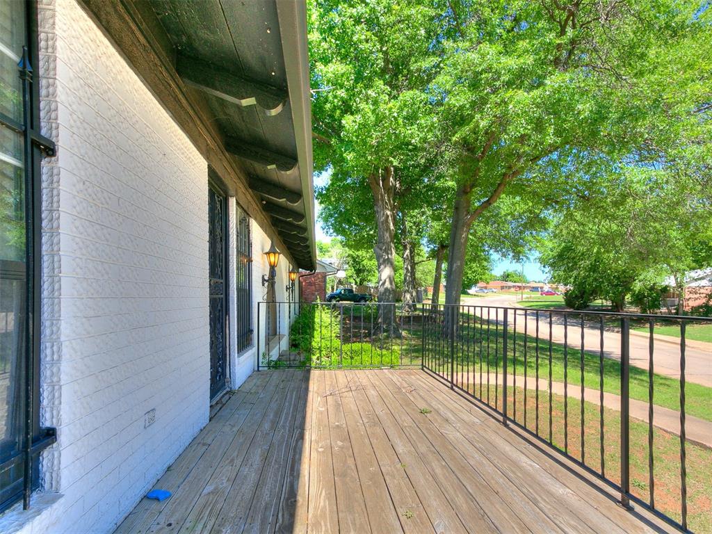 212 W Ridgewood Drive Property Photo 5