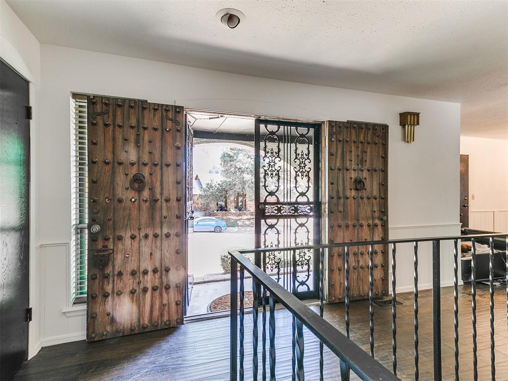 212 W Ridgewood Drive Property Photo 6