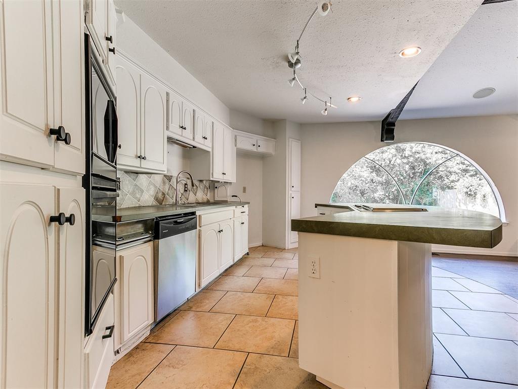 212 W Ridgewood Drive Property Photo 12