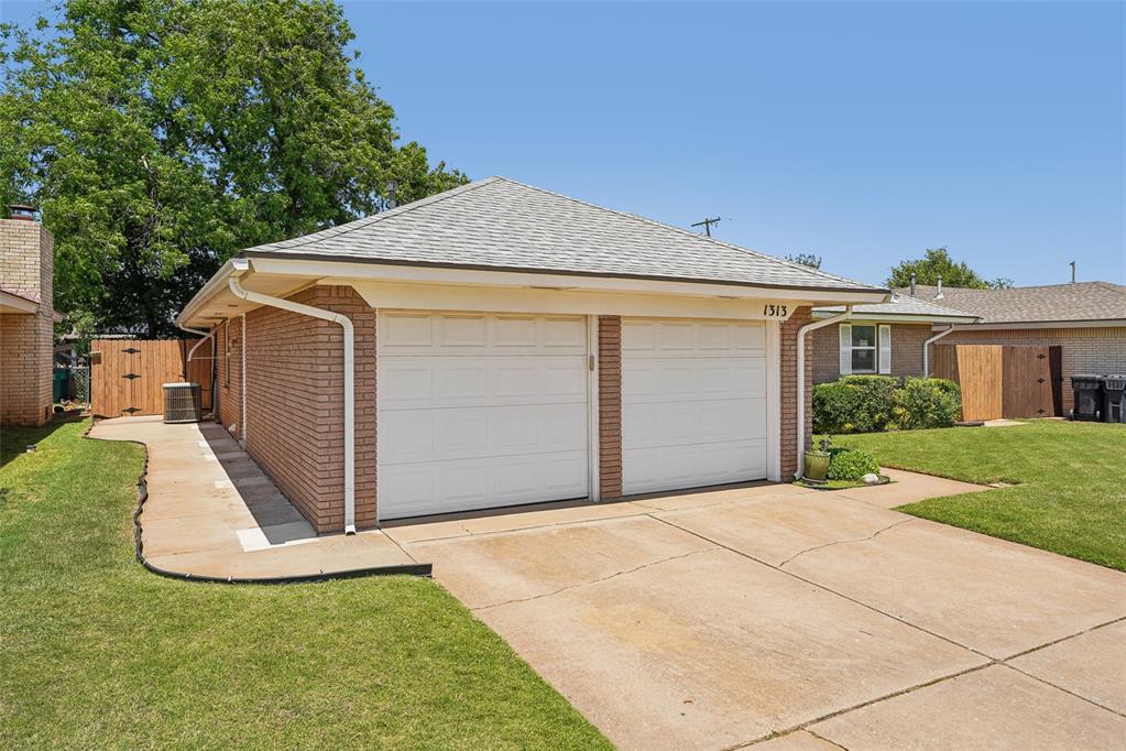 1313 SW 69th Street Property Photo 1