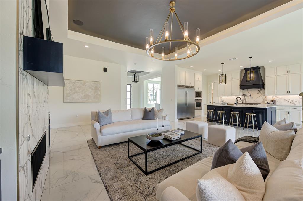 1117 Falls Bridge Court Property Photo 7