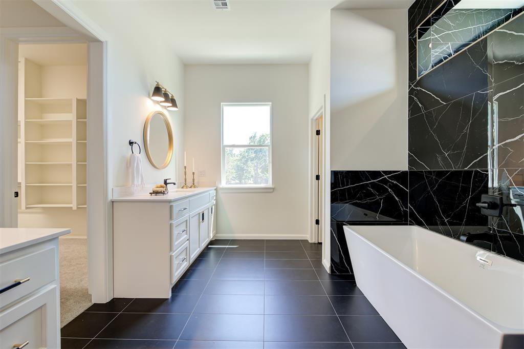 1117 Falls Bridge Court Property Photo 25