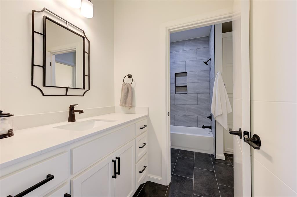 1117 Falls Bridge Court Property Photo 30