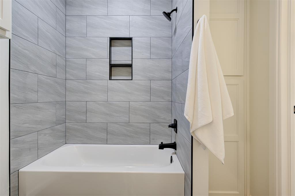 1117 Falls Bridge Court Property Photo 32