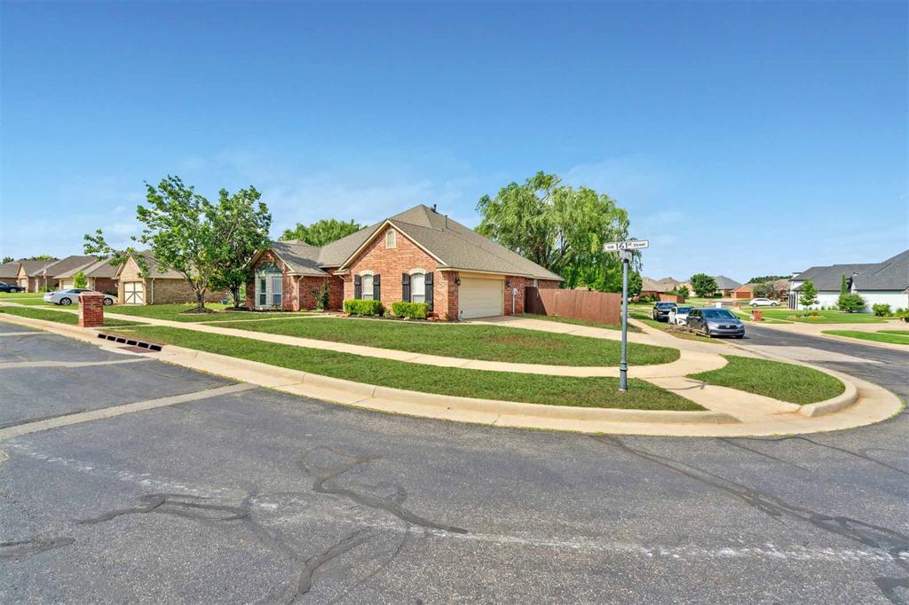 4605 Nw 161st Street Property Photo 4