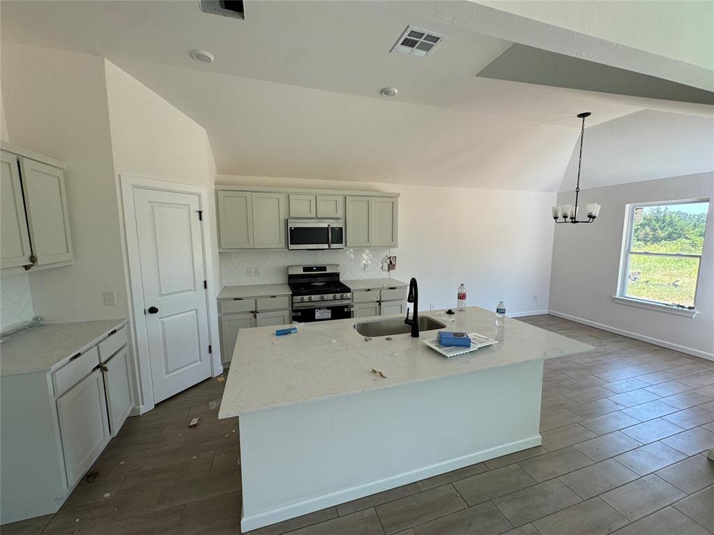 20658 Brush Creek Boulevard Property Photo 3