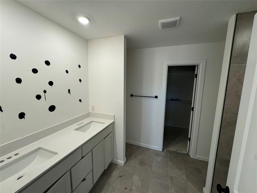 20658 Brush Creek Boulevard Property Photo 6