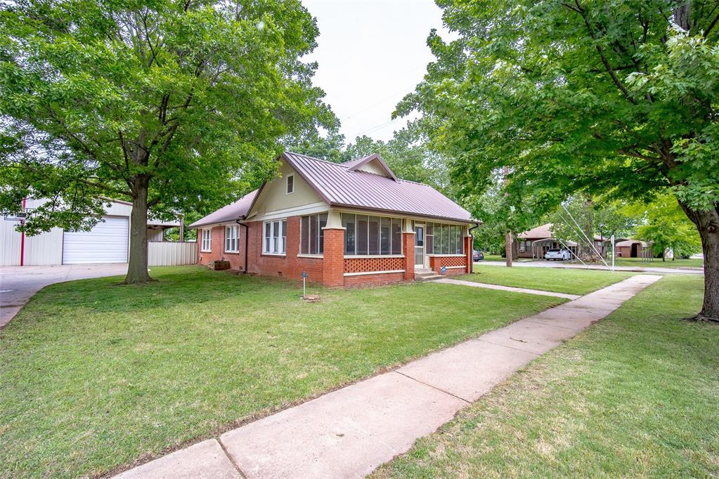 229 N Locust Street Property Photo
