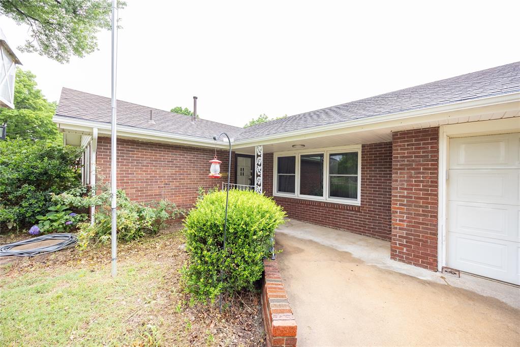 2000 Meadowbrook Street Property Photo 2