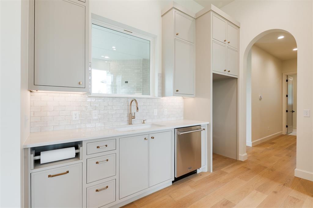 10113 Jaeman Way Property Photo 16