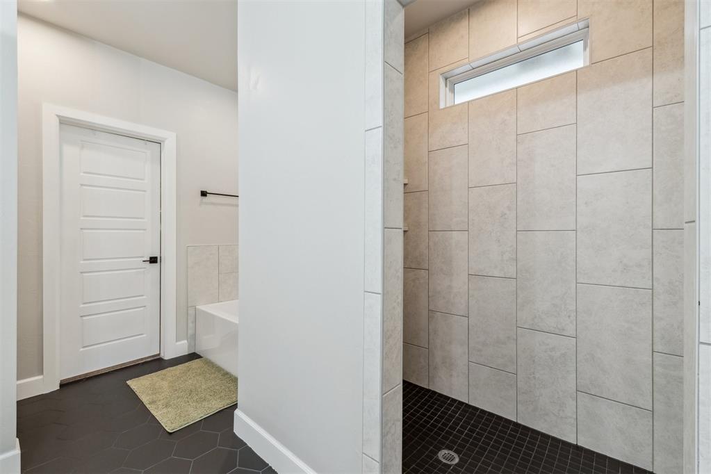 124 W 5th Street Property Photo 24