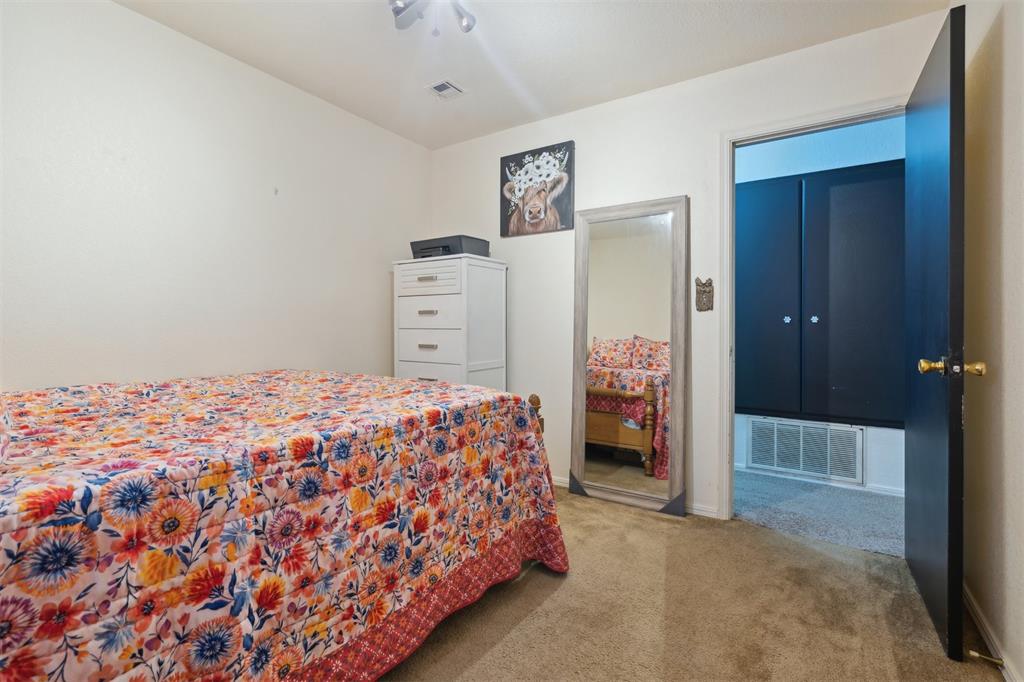 115 W Green Street Property Photo 4
