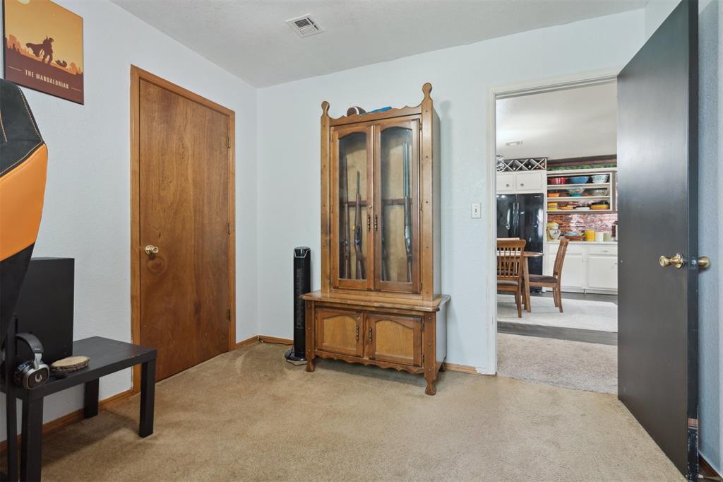 115 W Green Street Property Photo 10