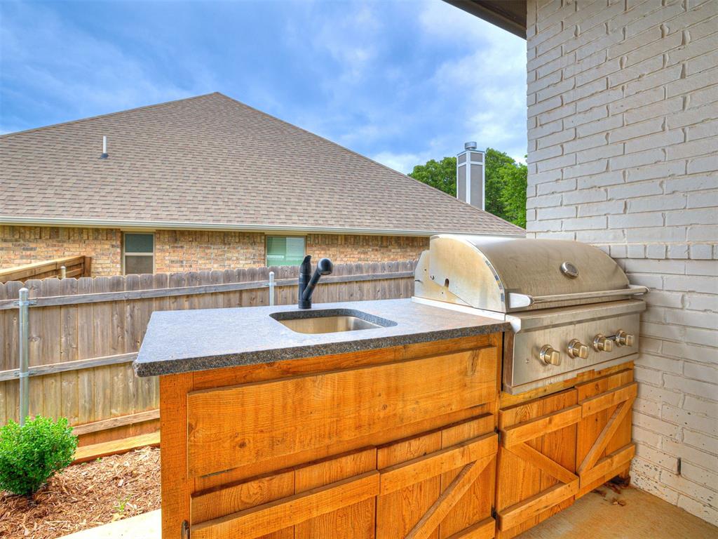 4900 Sunspear Drive Property Photo 3