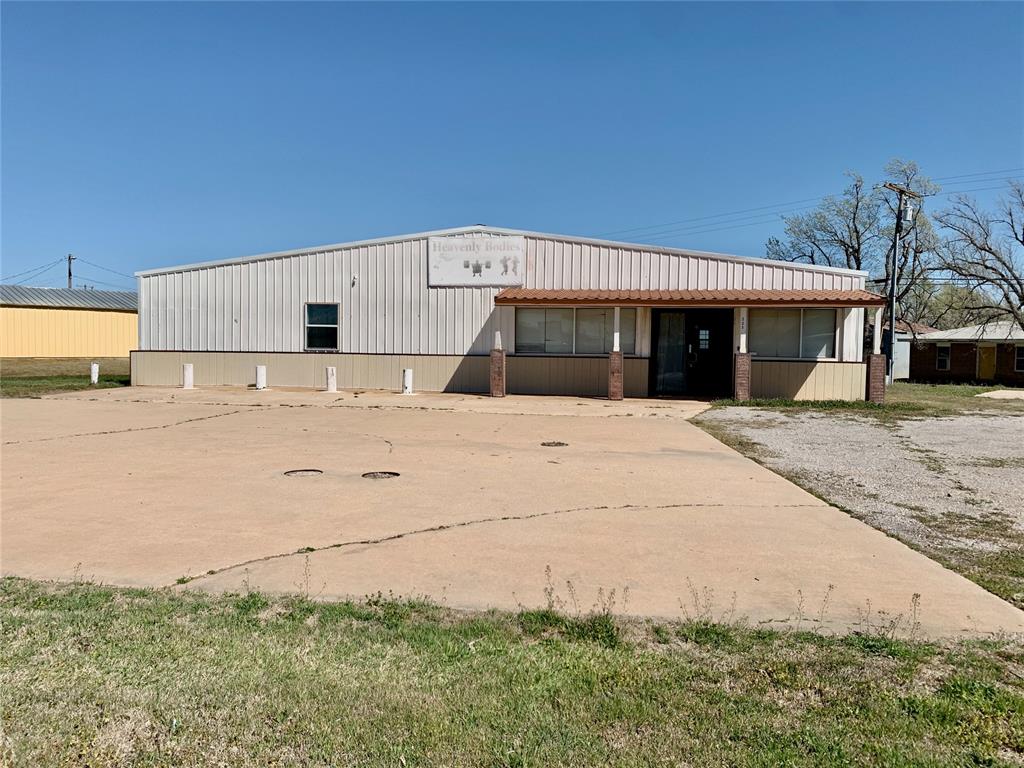 221 S 44 Highway Property Photo 1