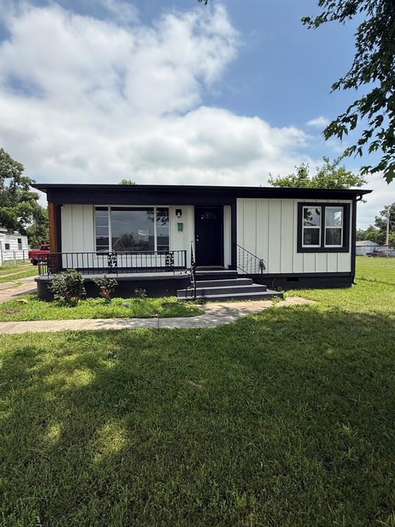 1707 N Louisa Avenue Property Photo 1