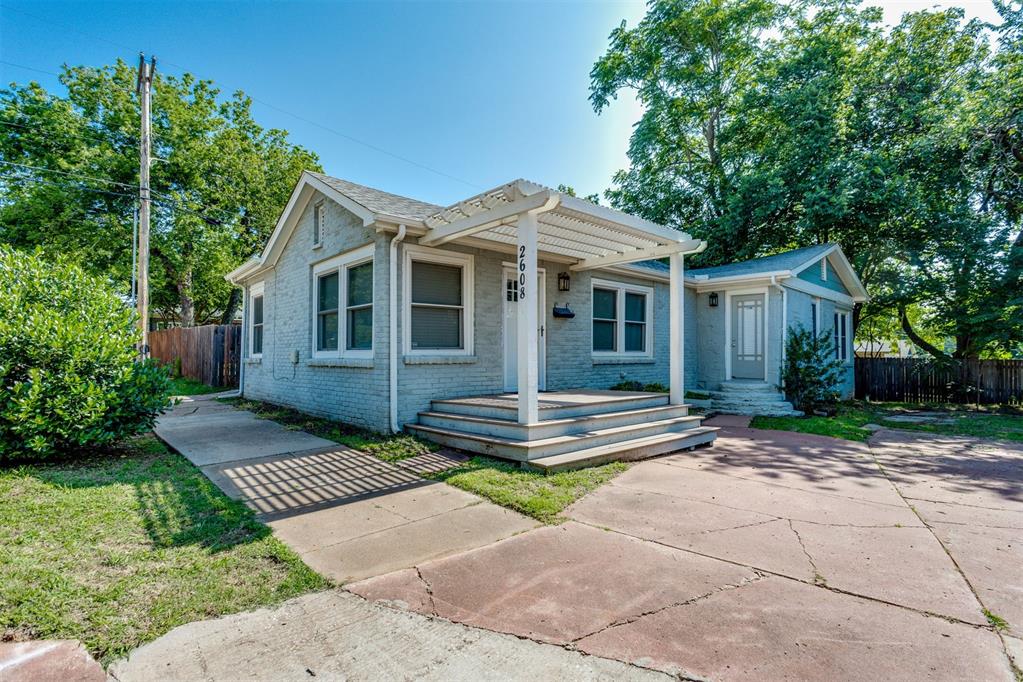2608 N Dewey Avenue Property Photo 1