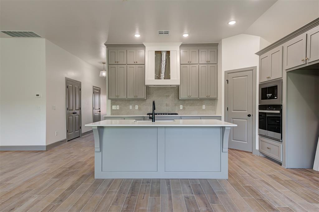 12100 Rockbed Drive Property Photo 8