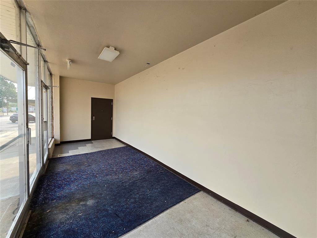 501 E Main Street Property Photo 14