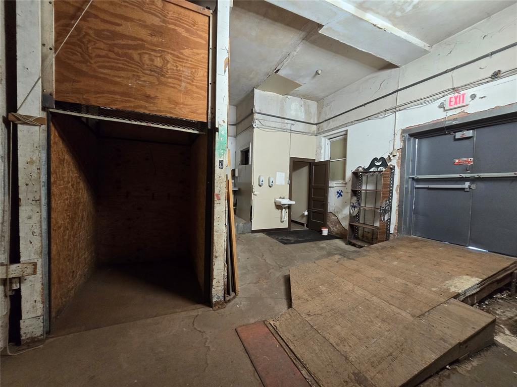 501 E Main Street Property Photo 27