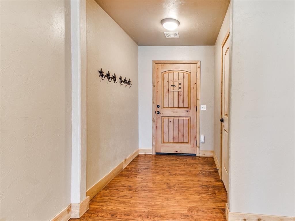 613 S Avery Street Property Photo 10