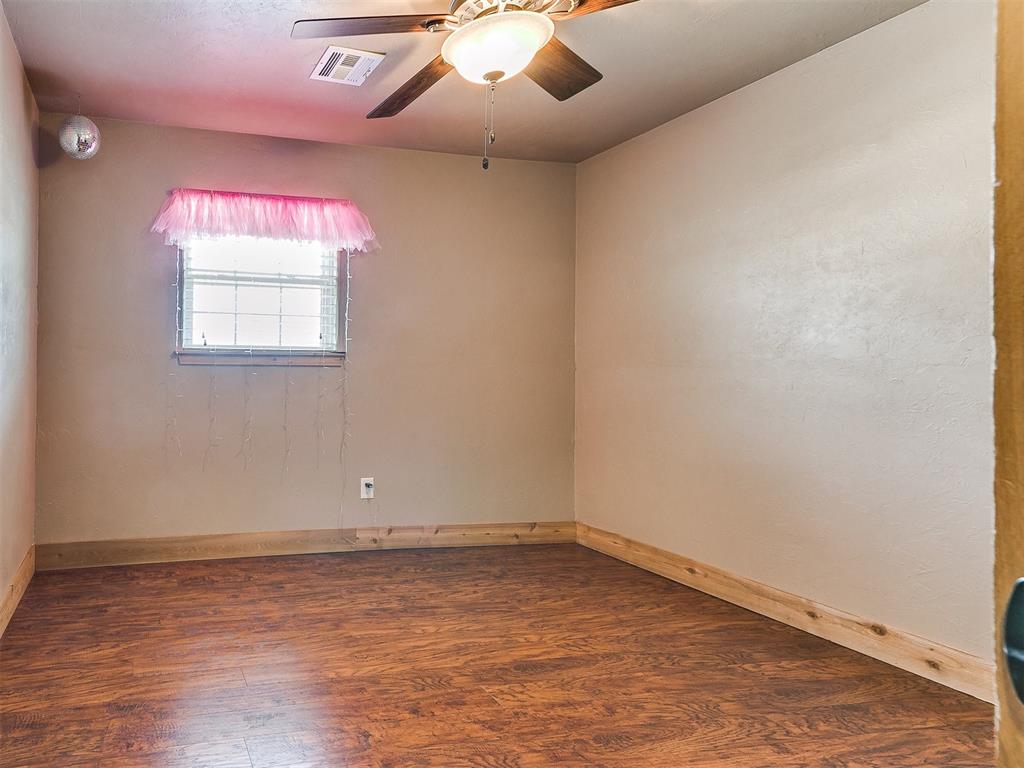 613 S Avery Street Property Photo 18