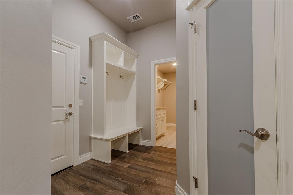 12916 Ponderosa Boulevard Property Photo 18