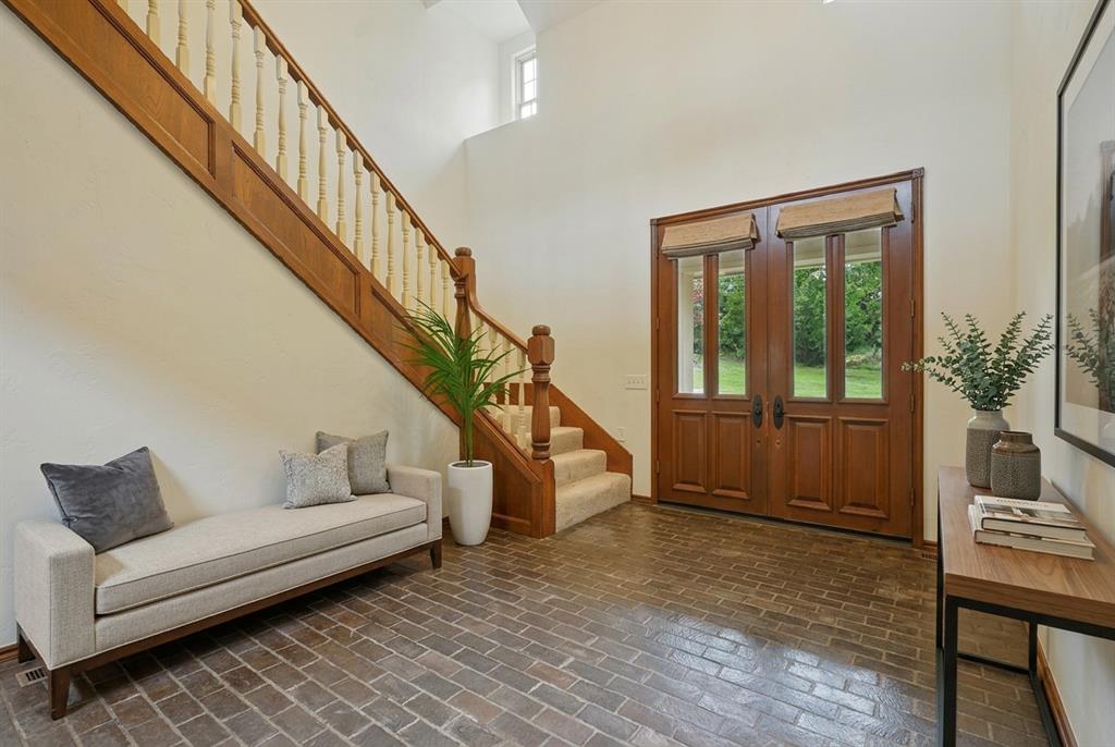 2108 Woodhill Road Property Photo 6
