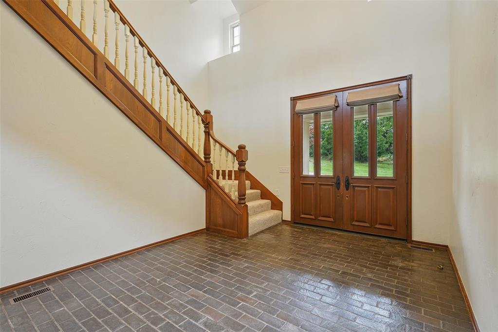 2108 Woodhill Road Property Photo 7