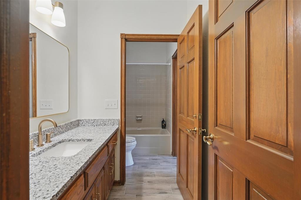 2108 Woodhill Road Property Photo 33